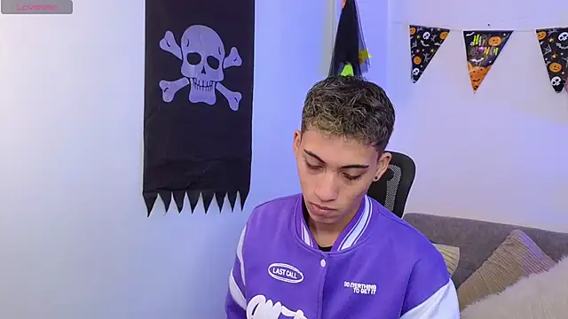 Snapshot of yulian_vasquez chatting on 10.20.25 yulian vasquez online show from 10.20.25