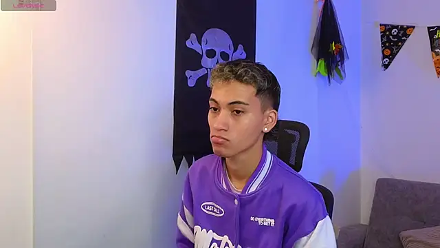 Snapshot of yulian_vasquez chatting on 10.21.25 yulian vasquez online show from 10.21.25