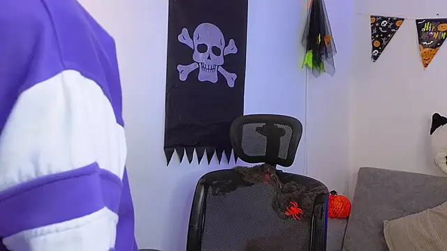 Snapshot of yulian_vasquez chatting on 10.25.25 yulian vasquez online show from 10.25.25