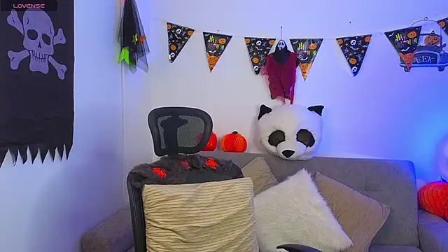 Snapshot of yulian_vasquez chatting on 10.28.25 yulian vasquez online show from 10.28.25