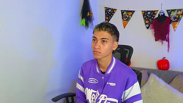 Snapshot of yulian_vasquez chatting on 10.30.25 yulian vasquez online show from 10.30.25