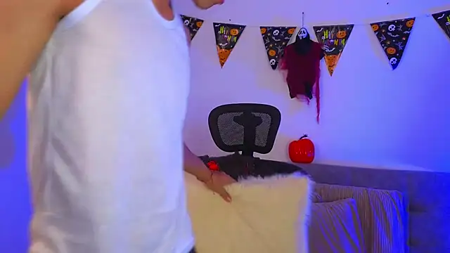 Snapshot of yulian_vasquez chatting on 10.31.25 yulian vasquez online show from 10.31.25