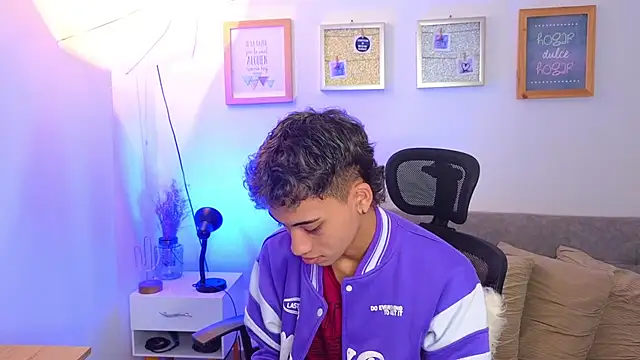 Snapshot of yulian_vasquez chatting on 11.05.25 yulian vasquez online show from 11.05.25