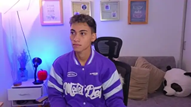 Snapshot of yulian_vasquez chatting on 11.06.25 yulian vasquez online show from 11.06.25