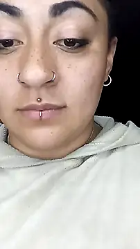 Snapshot of YiingandYang chatting on 02.11.26 YiingandYang online show from 02.11.26