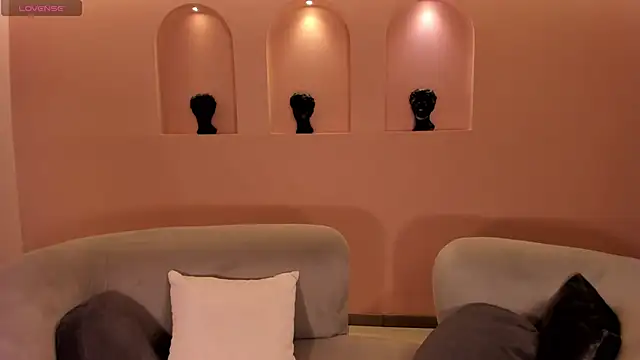 AmbarJames  online show from 04.21.26