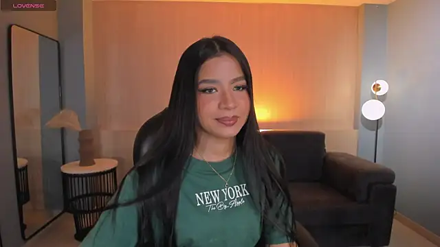 Snapshot of SophieHouston_ chatting on 06.02.26 SophieHouston online show from 06.02.26