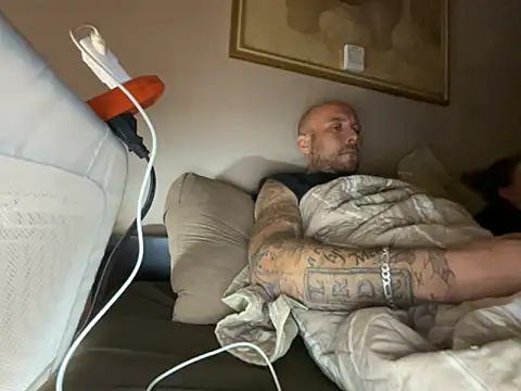 Snapshot of curis4270panda chatting on 10.09.25 curis4270panda online show from 10.09.25