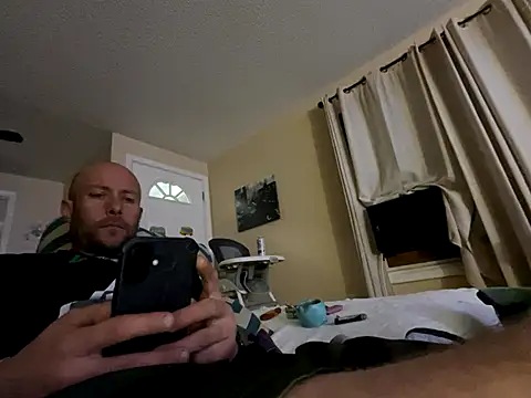 Snapshot of curis4270panda chatting on 10.10.25 curis4270panda online show from 10.10.25