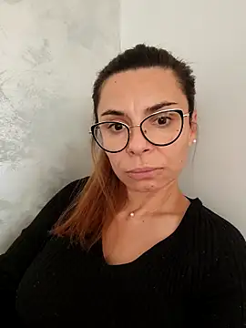 Snapshot of Victoria_Vergara chatting on 09.27.25 Victoria Vergara online show from 09.27.25