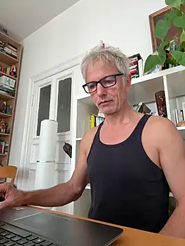 SexyLeon8 online show from 09.15.25