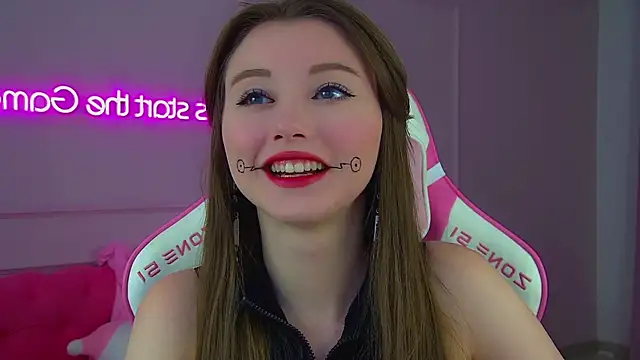 KeiraAsti online show from 11.25.25