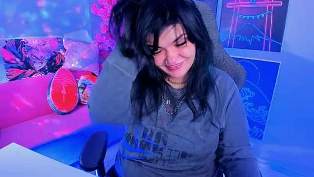 Snapshot of MaryHarrys chatting on 10.15.25 MaryHarrys online show from 10.15.25