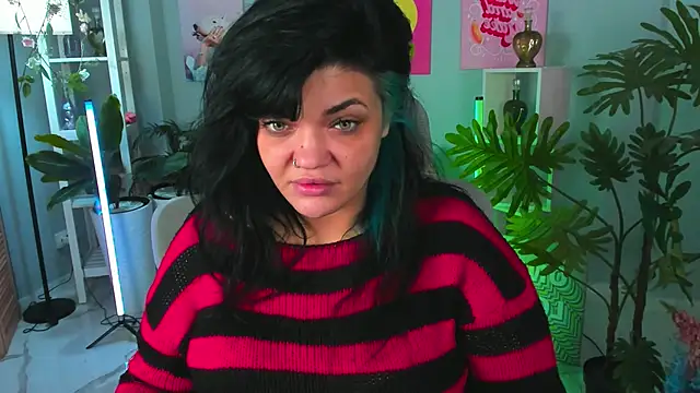 Snapshot of MaryHarrys chatting on 11.05.25 MaryHarrys online show from 11.05.25