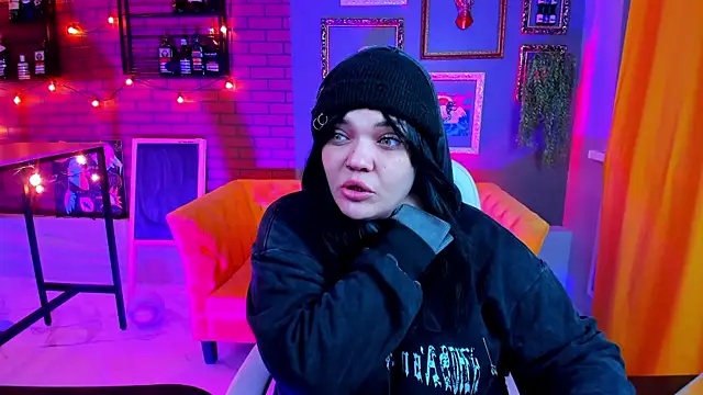 Snapshot of MaryHarrys chatting on 11.06.25 MaryHarrys online show from 11.06.25