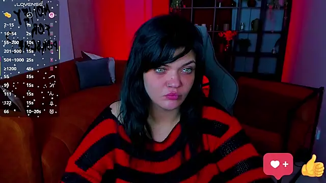 Snapshot of MaryHarrys chatting on 11.10.25 MaryHarrys online show from 11.10.25