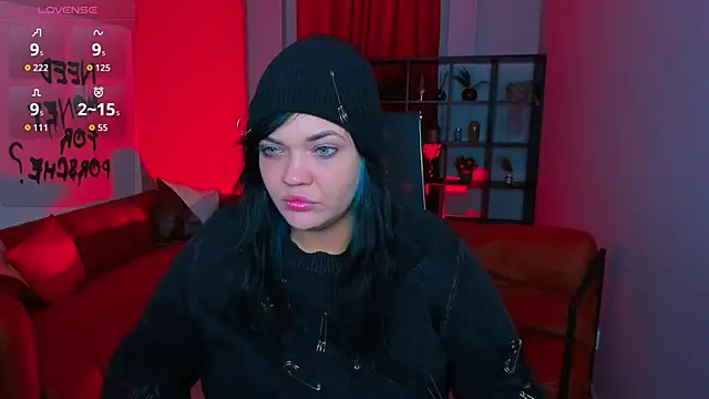 Snapshot of MaryHarrys chatting on 11.13.25 MaryHarrys online show from 11.13.25