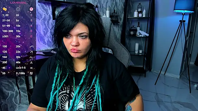 Snapshot of MaryHarrys chatting on 11.16.25 MaryHarrys online show from 11.16.25