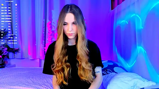 Snapshot of -CindyLou chatting on 09.27.25 -CindyLou online show from 09.27.25