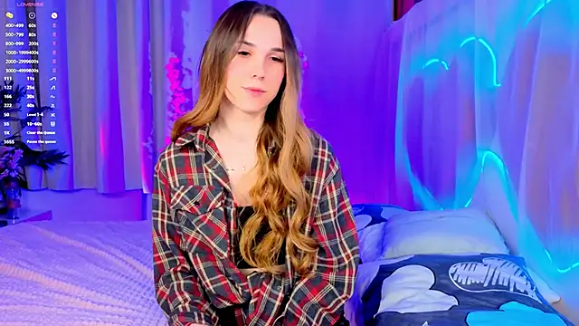 Snapshot of -CindyLou chatting on 10.04.25 -CindyLou online show from 10.04.25