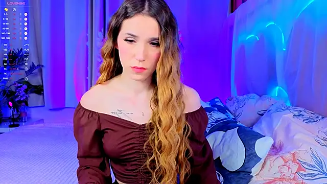 Snapshot of -CindyLou chatting on 10.10.25 -CindyLou online show from 10.10.25