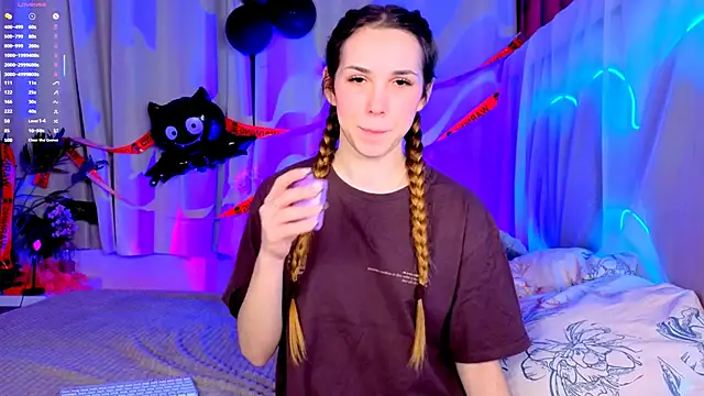 Snapshot of -CindyLou chatting on 10.31.25 -CindyLou online show from 10.31.25