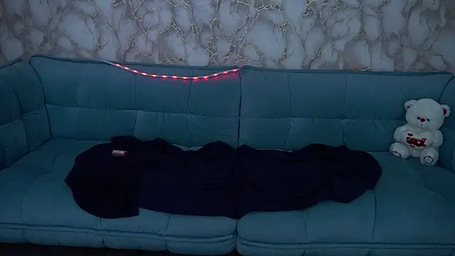 LiviaShy online show from 04.21.26