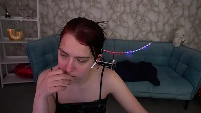 LiviaShy online show from 04.21.26