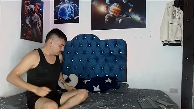 Snapshot of Arturocontreras11 chatting on 12.18.25 Arturocontreras11 online show from 12.18.25