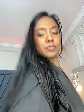 Mia Roset online show from 09.12.25