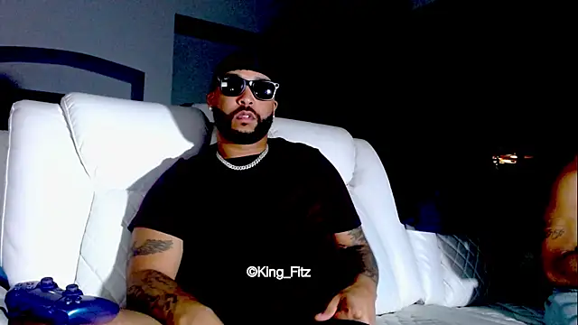 Snapshot of KING_FITZ chatting on 04.28.26 KING FITZ online show from 04.28.26