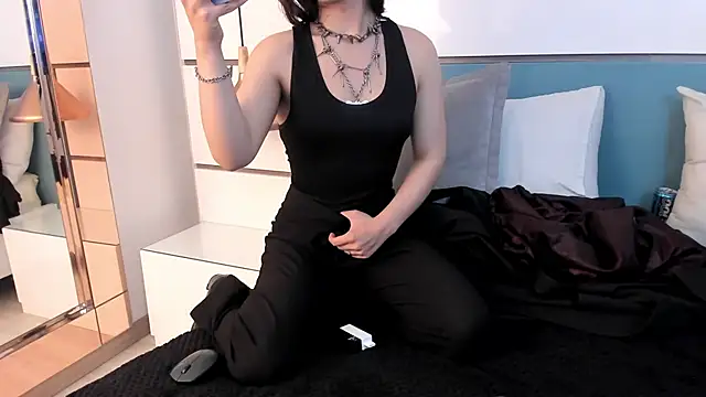 Snapshot of Ashkoreh chatting on 11.13.25 Ashkoreh online show from 11.13.25