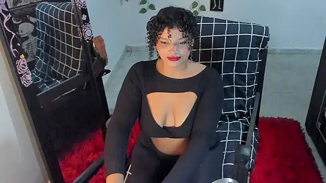 chloe kisses online show from 10.27.25