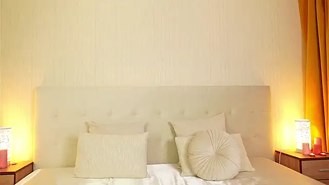 ZamphyraNightt online show from 10.18.25