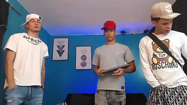 Snapshot of Kings_of_heaven chatting on 11.12.25 Kings of heaven online show from 11.12.25