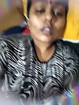 Snapshot of Cute_Amiya chatting on 10.25.25 Cute Amiya online show from 10.25.25