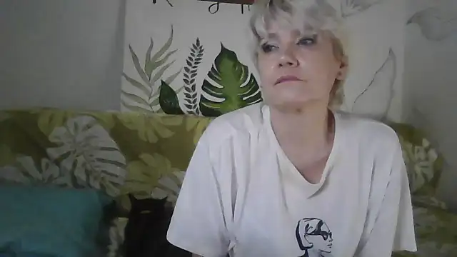 Catty Lady online show from 11.19.25