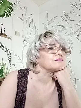 Catty Lady online show from 04.11.26