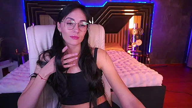 Snapshot of EviLune chatting on 11.07.25 EviLune online show from 11.07.25