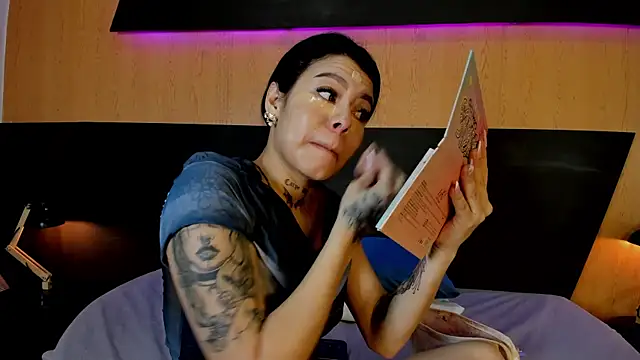 Dakota Monroe online show from 10.17.25