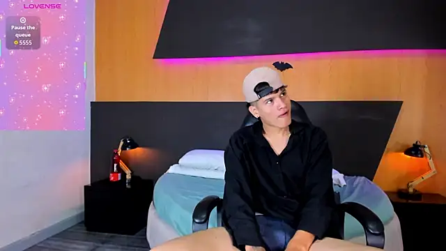 Dakota Monroe online show from 11.05.25