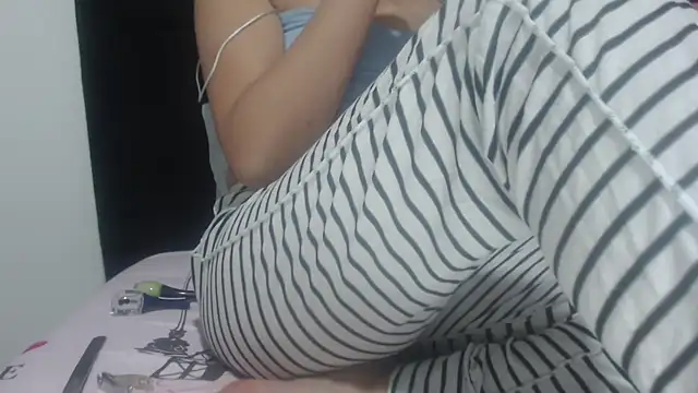 Snapshot of sabrina_v_ chatting on 04.23.26 sabrina v online show from 04.23.26