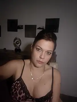 Snapshot of Foxy-Milfy chatting on 09.29.25 Foxy-Milfy online show from 09.29.25