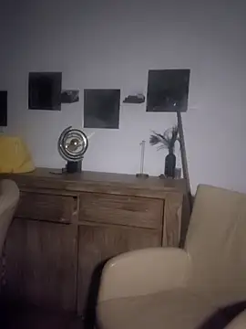 Snapshot of Foxy-Milfy chatting on 10.10.25 Foxy-Milfy online show from 10.10.25