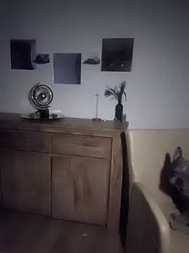 Snapshot of Foxy-Milfy chatting on 10.15.25 Foxy-Milfy online show from 10.15.25