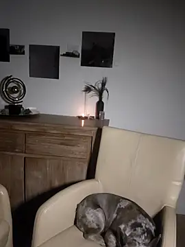 Snapshot of Foxy-Milfy chatting on 10.21.25 Foxy-Milfy online show from 10.21.25