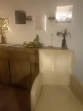 Snapshot of Foxy-Milfy chatting on 10.31.25 Foxy-Milfy online show from 10.31.25