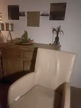 Snapshot of Foxy-Milfy chatting on 11.02.25 Foxy-Milfy online show from 11.02.25