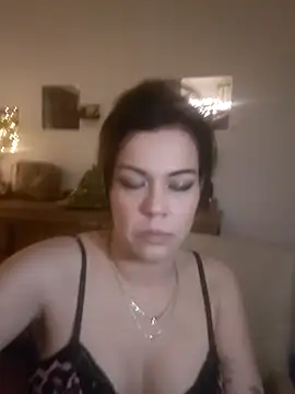 Snapshot of Foxy-Milfy chatting on 11.12.25 Foxy-Milfy online show from 11.12.25