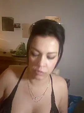 Snapshot of Foxy-Milfy chatting on 11.13.25 Foxy-Milfy online show from 11.13.25